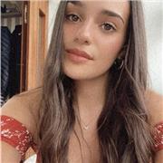 Studentessa universitaria offre aiuto compiti